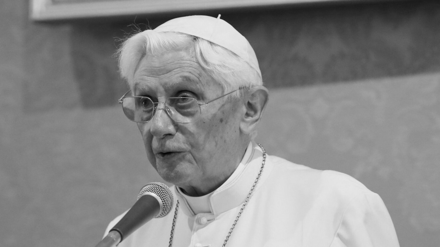 Pozew przeciw Benedyktowi XVI może być kontynuowany mimo jego śmierci.