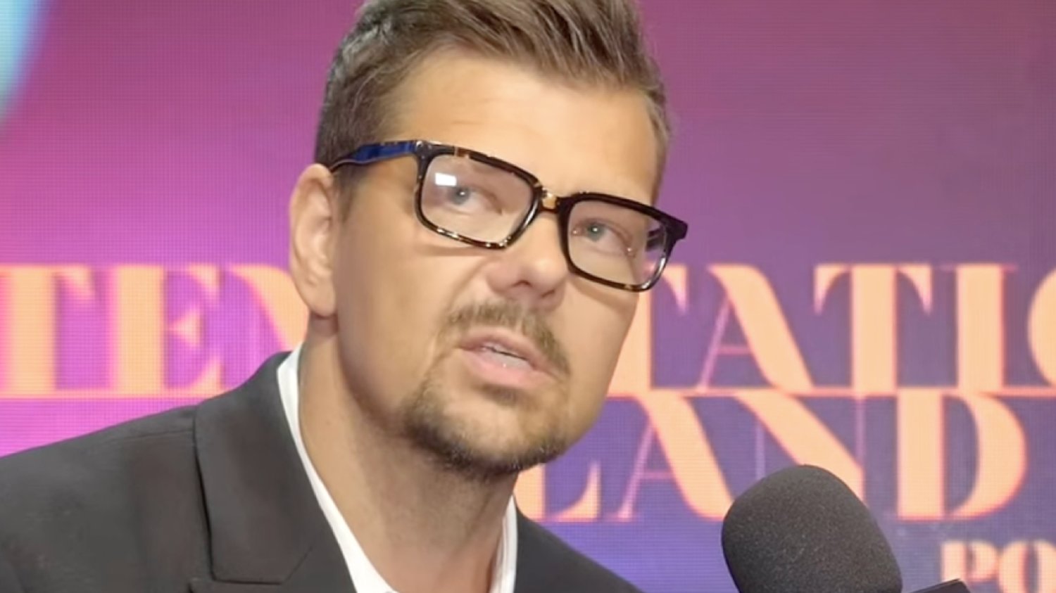 Michał Figurski zadał kontrowersyjne pytanie uczestniczkom 'Love Island 8'