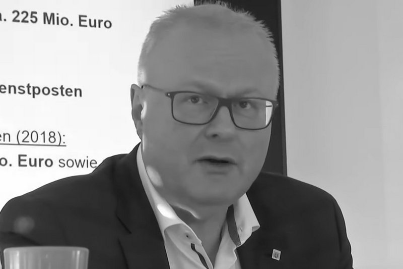 Thomas Schaefer miał 54 lata.