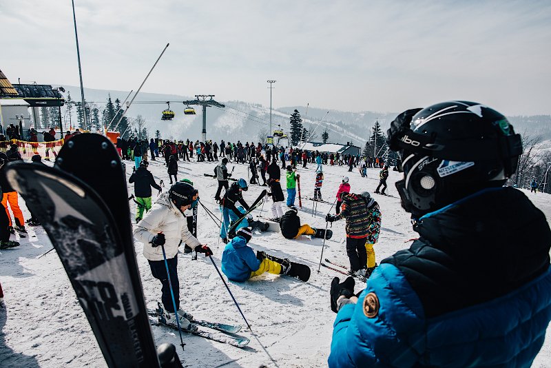 Narciarze w Szczyrku mieli w poniedziałek dodatkowe "atrakcje".