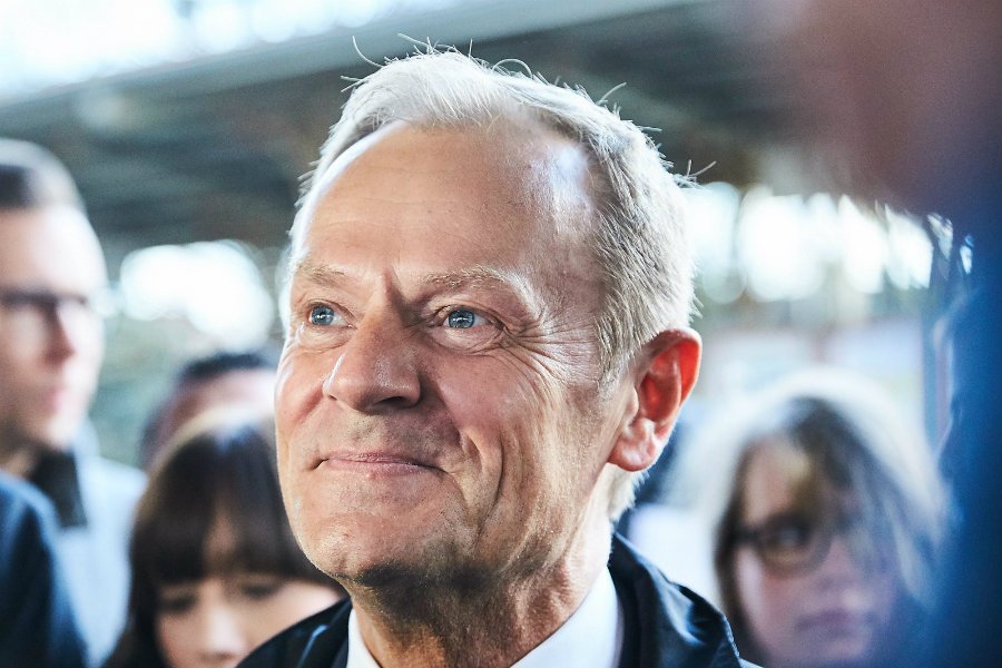 Donald Tusk miałby szansę zdetronizować Andrzeja Dudę - wynika z sondażu Instytutu Pollster dla "Super Expressu".