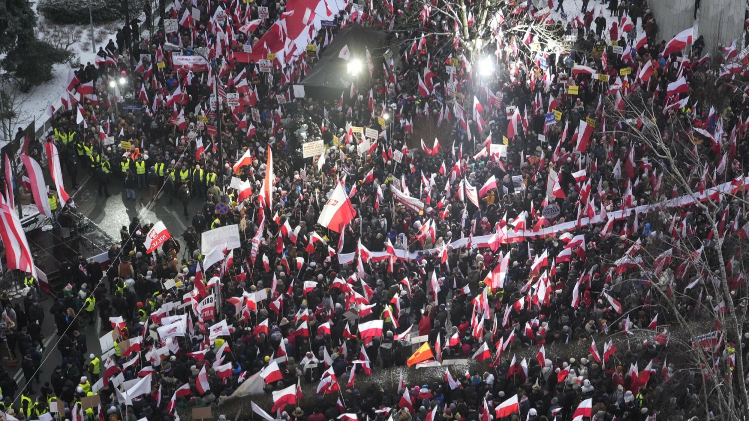 Wulgarne okrzyki na marszu PiS.