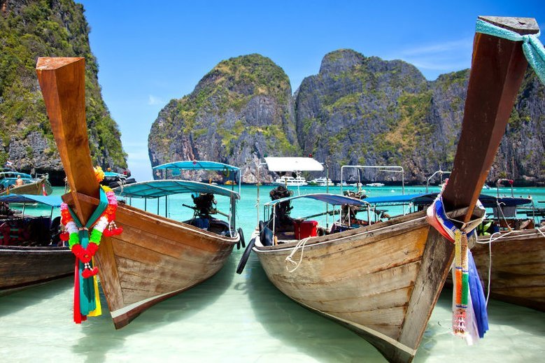 Plaża Maya Bay będzie zamknięta dla turystów od czerwca do września. Władze chcą dać czas naturze na zregenerowanie się po inwazji turystów.