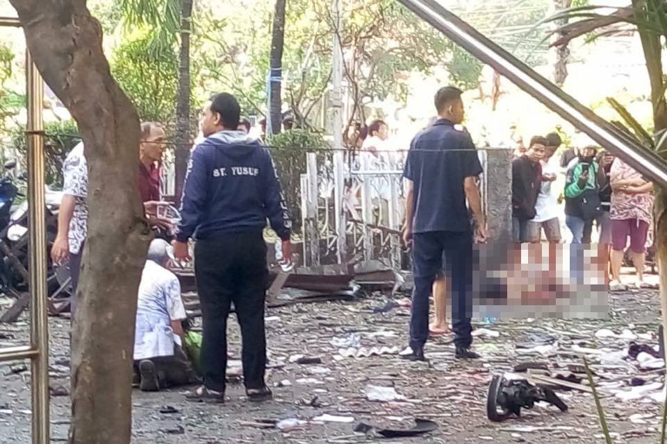 Państwo Islamskie doprowadziło do trzech ataków bombowych na kościoły w Indonezji