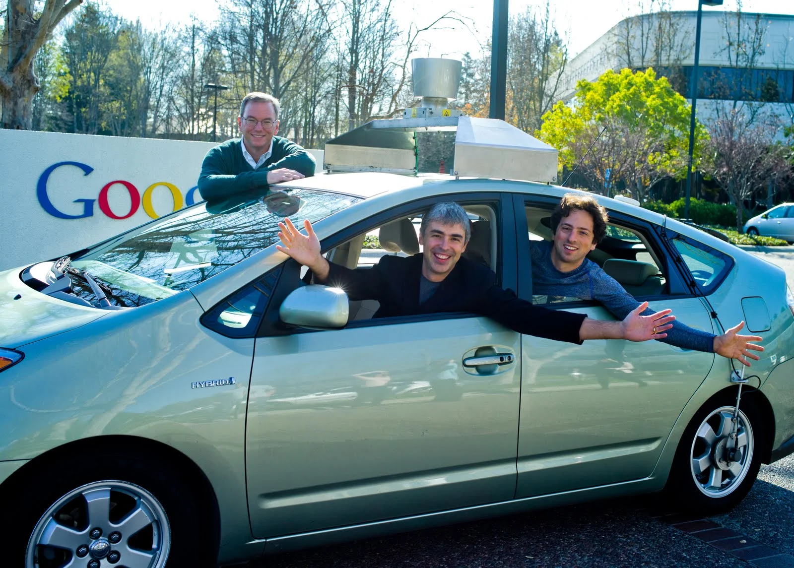 Od lewej: prezes Google, Eric Schmidt i dwójka założycieli - Larry Page i Sergey Brin.