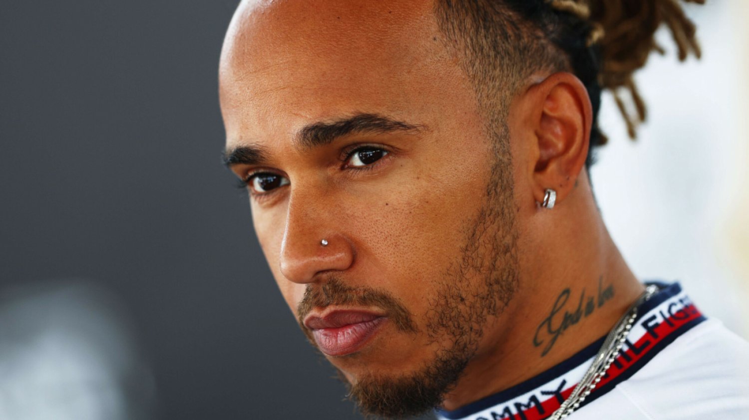 Lewis Hamilton musiał zrezygnować z roli w "Top Gun: Maverick". Lewis Hamilton musiał zrezygnować z roli w "Top Gun: Maverick".