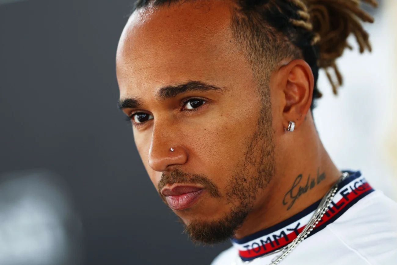 Lewis Hamilton musiał zrezygnować z roli w "Top Gun: Maverick". Lewis Hamilton musiał zrezygnować z roli w "Top Gun: Maverick".
