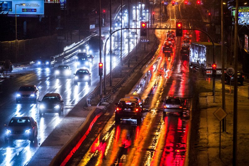 Policja apeluje o ostrożność na drogach i nie wsiadanie za kółko po alkoholu.