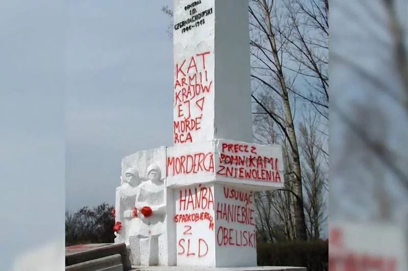 Ambasada Rosji się burzy na to, że pomnik radzieckiego zbrodniarza Iwana Czerniachowskiego jest dewastowany