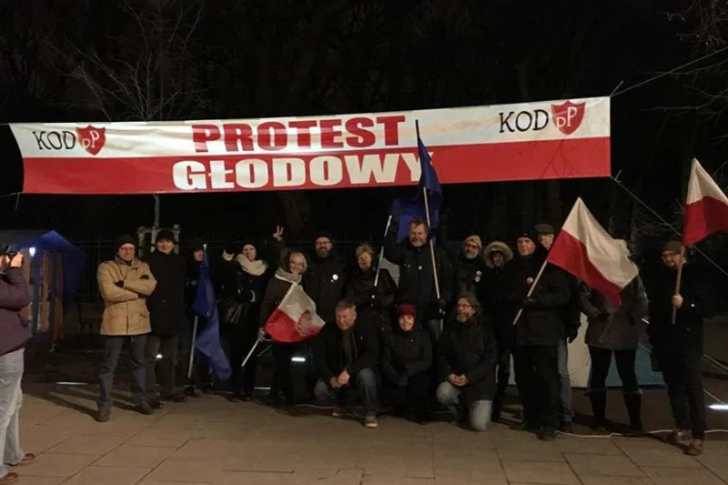 Andrzej Miszk relacjonuje na Facebooku przebieg swojego protestu głodowego.