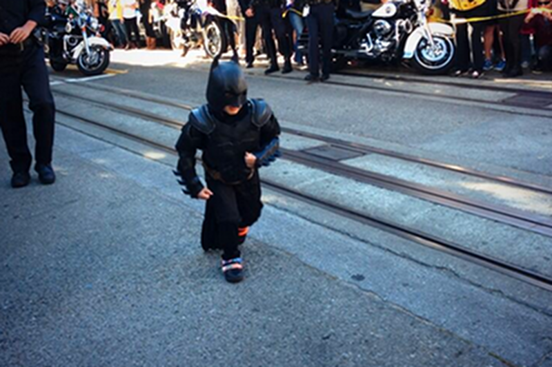 5-latek chory na bałaczkę na ulicach San Francisco został Batmanem