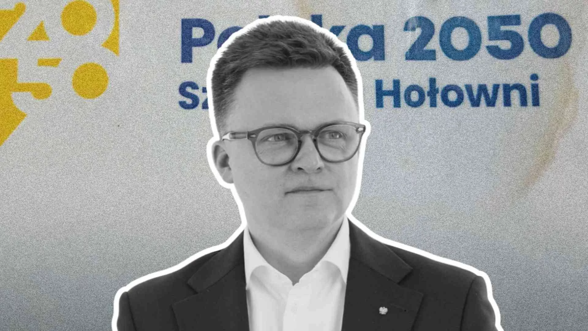 Szymon Hołownia na tle logo Polski 2050