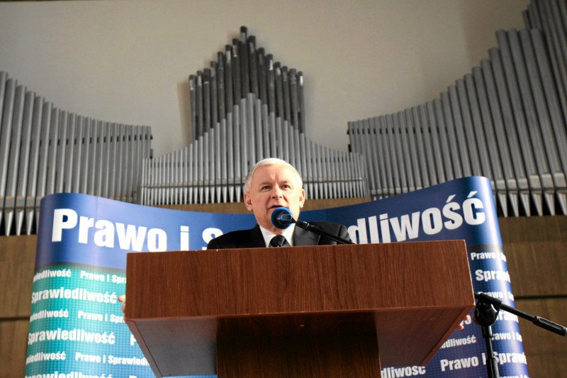 Na Dolnym Śląsku wybuchła kolejna afera z udziałem polityków PiS - tym razem śmieciowa. Na zdjęciu Jarosław Kaczyński podczas jednej z wizyt we Wrocławiu, w siedzibie Polskiego Radia Wrocław.