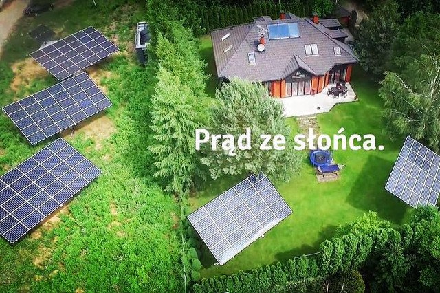 Instalacja solarna w podwarszawskim Chotomowie wzbudza sensację. Właściciel toczy boje udowadniając, że słońce nie gryzie.