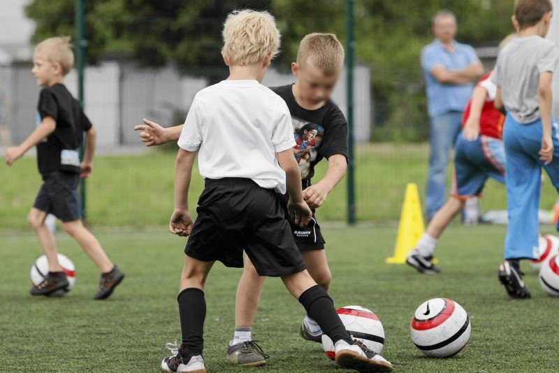 Na meczach w kategorii wiekowej do lat 12 powinno być trochę inaczej...