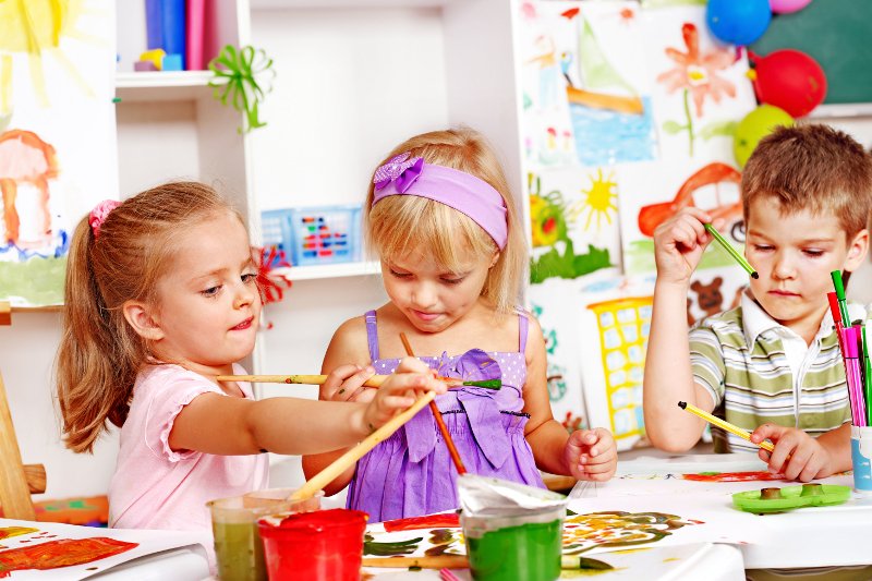 Przedszkola kusza rodziców bogatą ofertą zajęć.