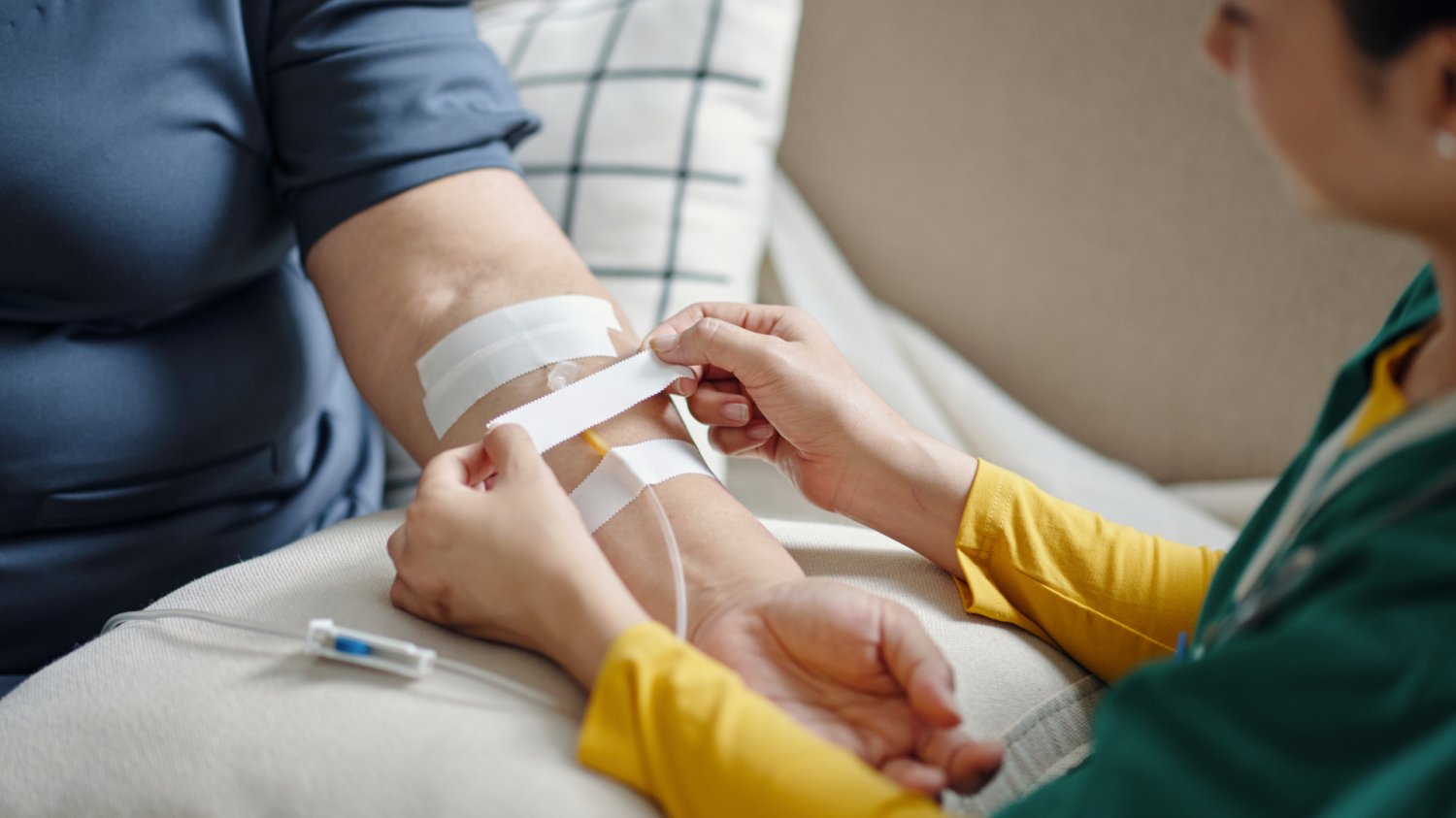 Pielęgniarki pracujące w DPS nie dostają podwyżek, które co roku należą się wszystkim medykom. Pielęgniarki pracujące w DPS nie dostają podwyżek, które co roku należą się wszystkim medykom.