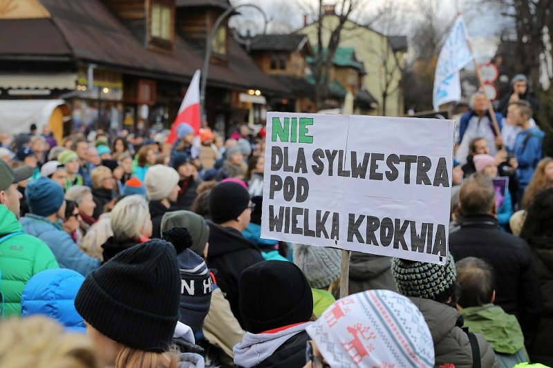 W listopadzie odbywały się protesty przeciwko sylwestrowi z TVP pod Wielką Krokwią.