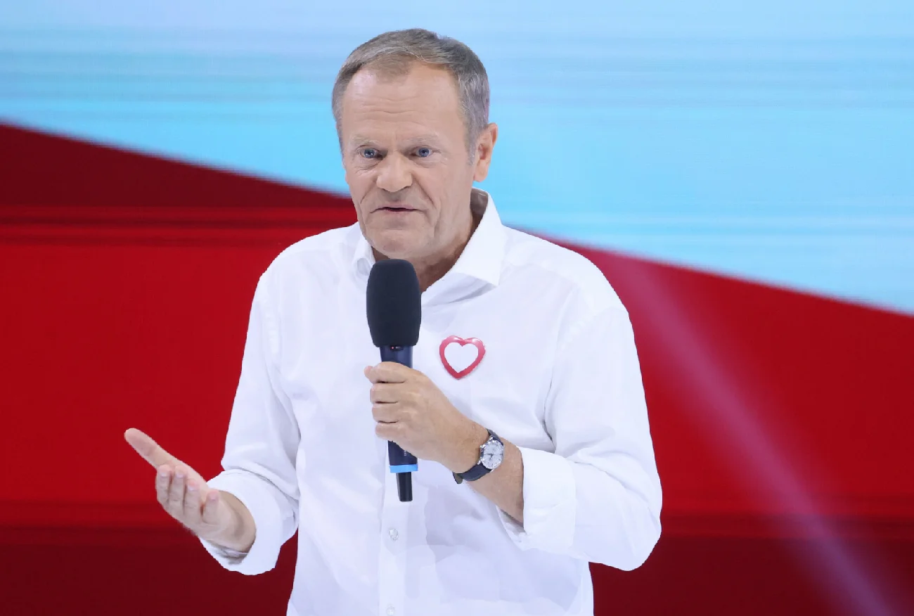 Donald Tusk pokazał zdjęcie Jarosława Kaczyńskiego i rządu PiS. "Bollywood".