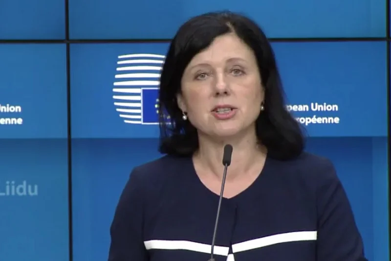 Věra Jourová po tytule portalu wPolityce.pl mogła wyjść na kryminalistkę.