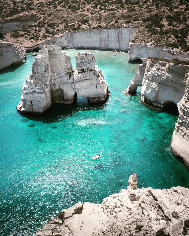 Plaża Kleftiko, choć nietypowa, jest piękna Plaża Kleftiko, choć nietypowa, jest piękna
