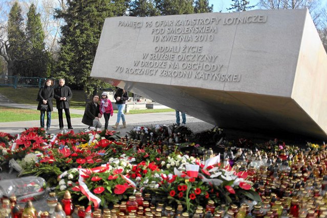 Większość Polaków uważa, że ekshumacje smoleńskie niczego nie wyjaśnią.
