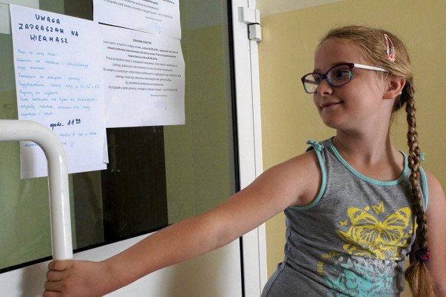 Mała Asia zebrała pieniądze dla chorej mamy, MOPR zabiera kobiecie zasiłek.