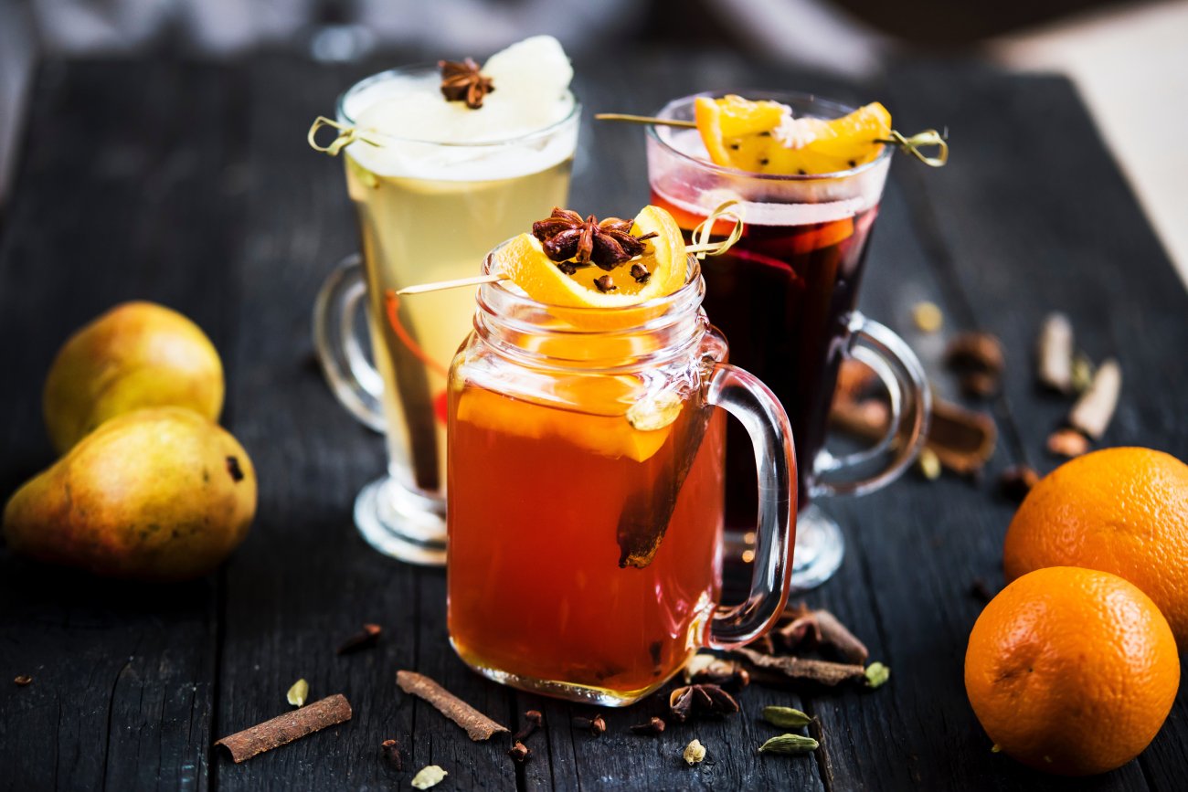 Rozgrzeją lepiej niż ulubiony kocyk i kapcie! 3 przepisy na wyborne napoje z prądem