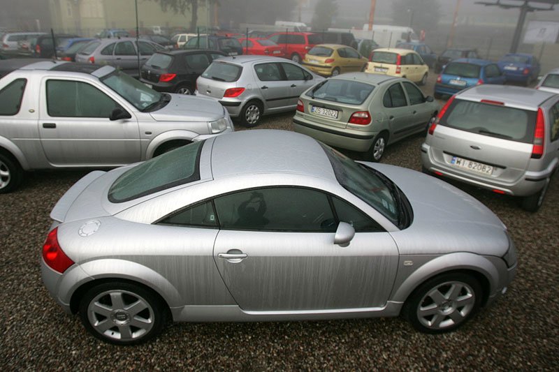 Komisy samochodowe to firmy cieszące się w Polsce jedną z najgorszych opinii. Zdjęcie stanowi jedynie ilustrację do tekstu.