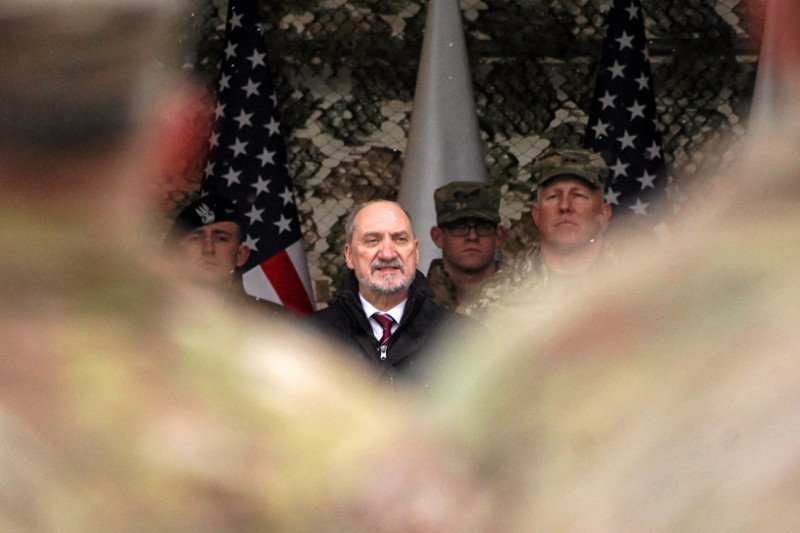 Antoni Macierewicz wybiera się do USA tuż po polskich obchodach w 8. rocznicę katastrofy smoleńskiej.
