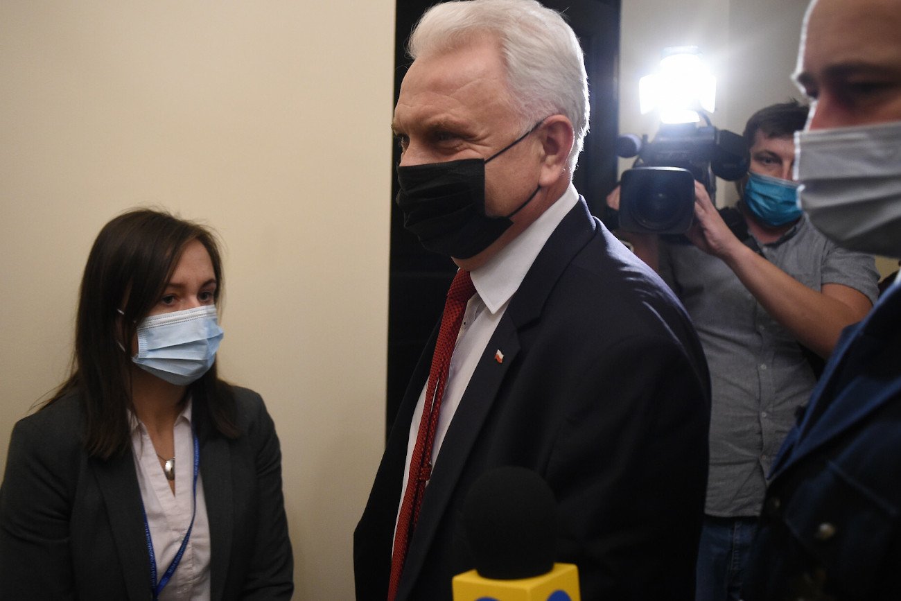 Wiceminister zdrowia rozmawiał w piątek z przedstawicielami klubów i kół parlamentarnych na temat walki z pandemią koronawirusa.