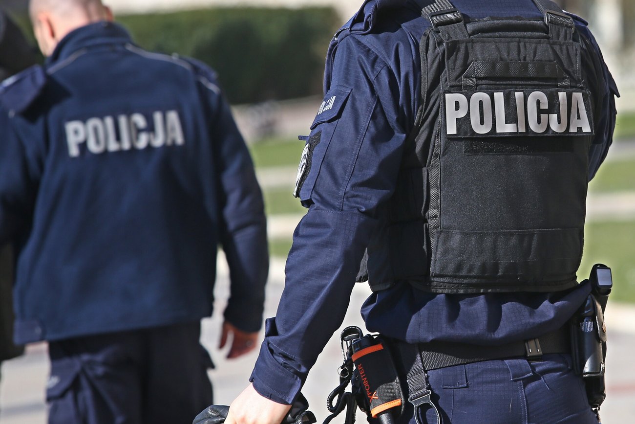 Policjanci zostali zaatakowani przez trzech mężczyzn podczas interwencji w Lublinie.