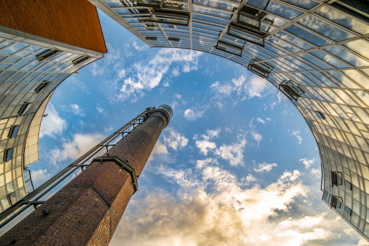 Nasza baza przemysłowa dysponuje nowoczesnym parkiem maszynowym oraz wykwalifikowanymi kadrami, lecz wiele jest jeszcze do zrobienia po stronie postaw i kompetencji.