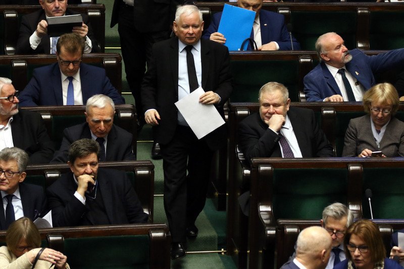 Prezes Kaczyński przekonuje, że do polityki nie idzie się dla pieniędzy
