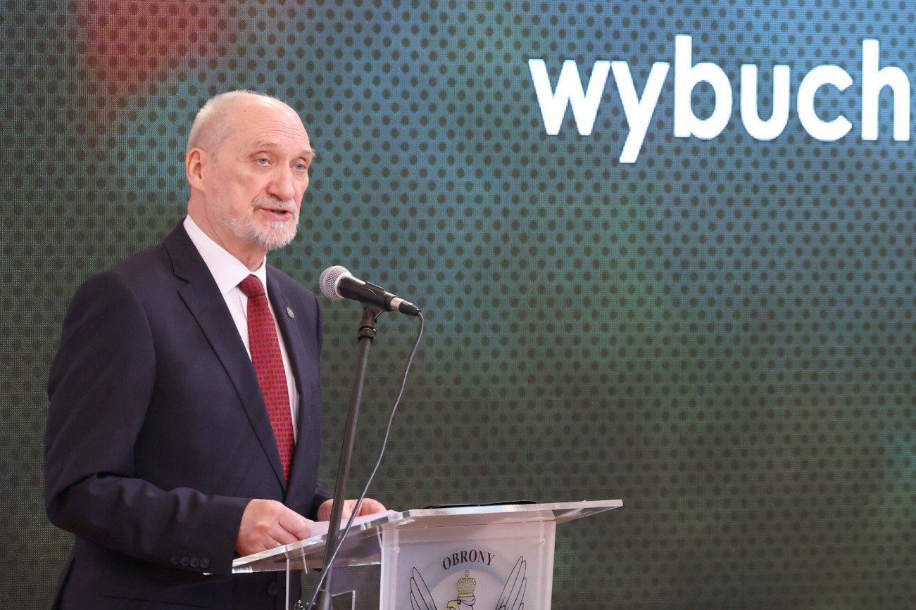 Biegli ws. katastrofy smoleńskiej: nie znaleziono oznak wybuchu.