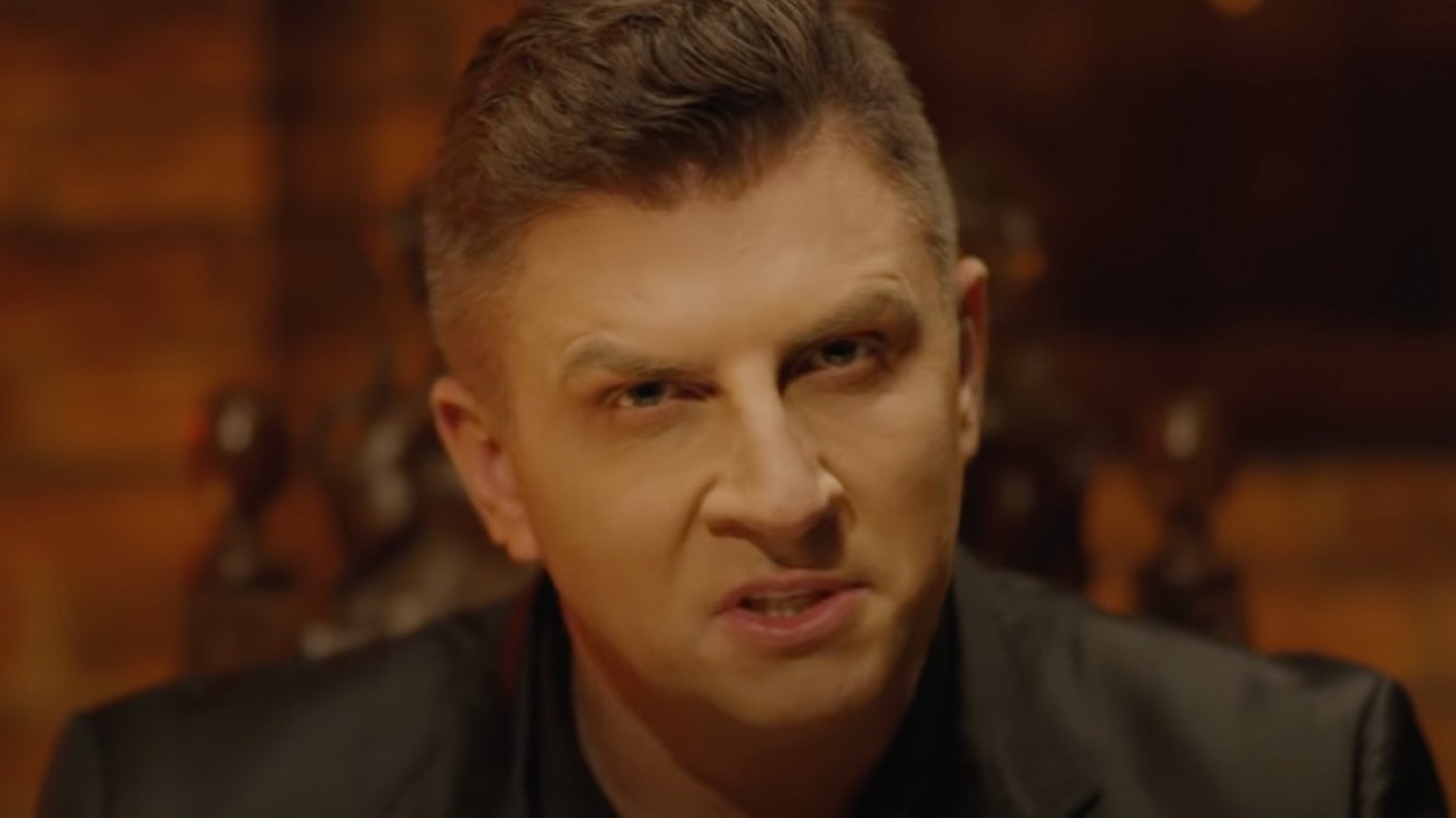 Mateusz Borek to jeden z założycieli organizacji promującej walki bokserskie na gołe pięści Gromda.