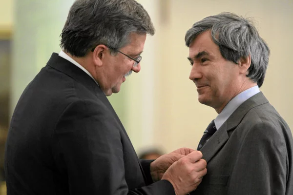 Krzysztof Leski w 2011 r. był wśród odznaczonych przez prezydenta Bronisława Komorowskiego dziennikarzy zasłużonych dla niepodległej Polski.