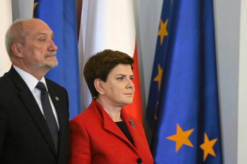 Mamy dane MON! - Hakerzy stawiają ultimatum premier Beacie Szydło i ministrowi Antoniemu Macierewiczowi.