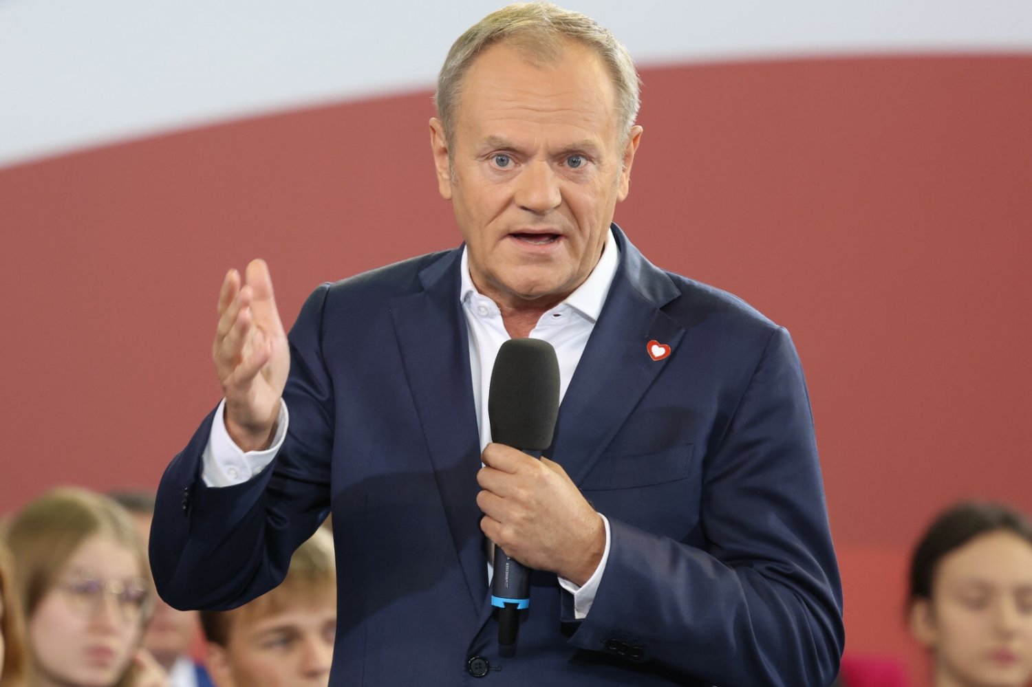 Tusk ogłosił zmianę polityki azylowej. Burza w mediach za granicą.
