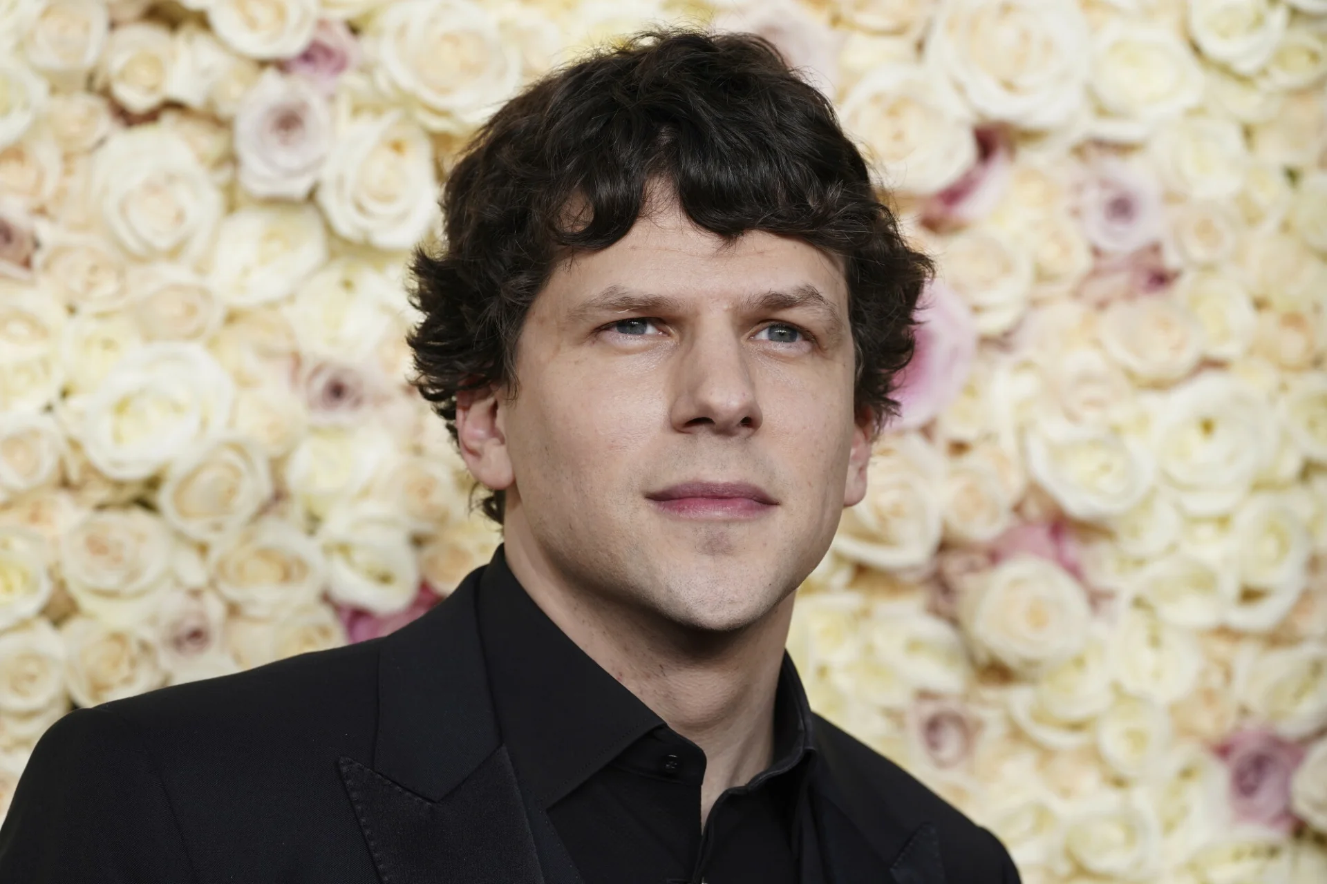 Grał Zuckerberga, a teraz się od niego odcina. Eisenberg krytykuje szefa Mety Jesse Eisenberg krytykuje Marka Zuckerberga. Grał go w "Social Network"