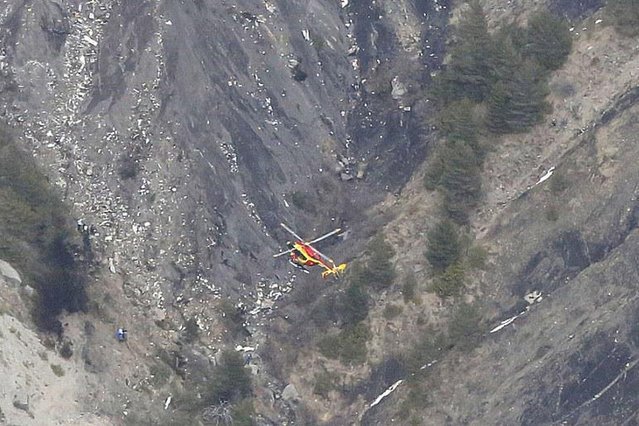 Francuskie Alpy. Na miejscu katastrofy nadal prowadzone są poszukiwania elementów wraku.