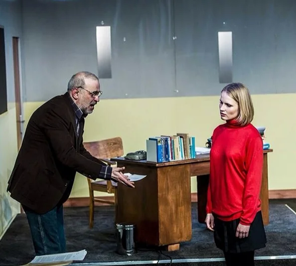 Zwolniony Krzysztof Stelmaszyk był reżyserem, a także jednym z dwóch aktorów grających w spektaklu "Oleanna", który wedle informacji na stronie Teatru Studio miał być grany w maju i w czerwcu.