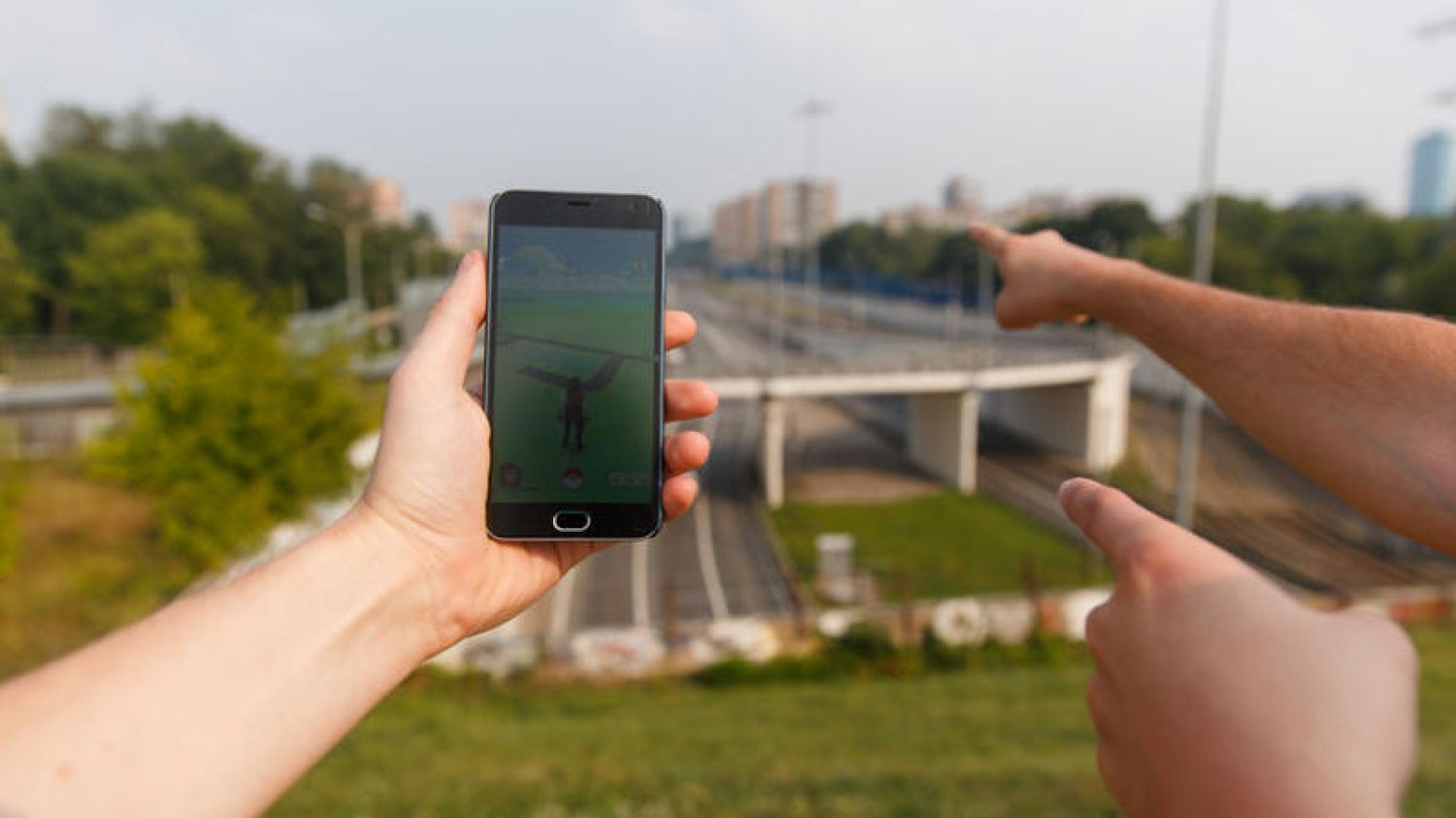 Nastolatkowie twierdzą, że zdemolowali pomieszczenie, bo szukali Pokemonów.