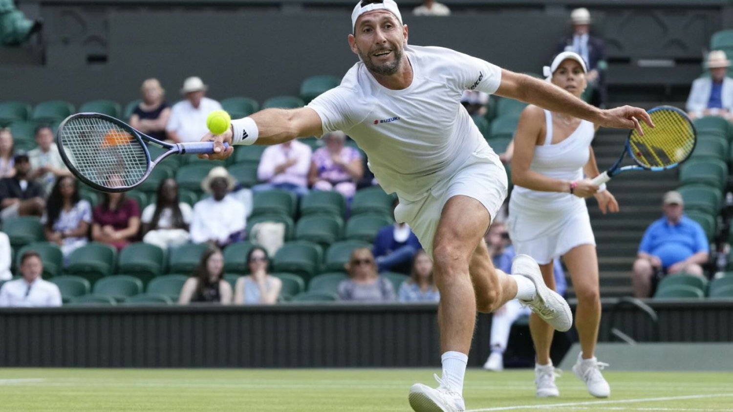 Polak zwycięzcą Wimbledonu. Jan Zieliński wzniósł trofeum
