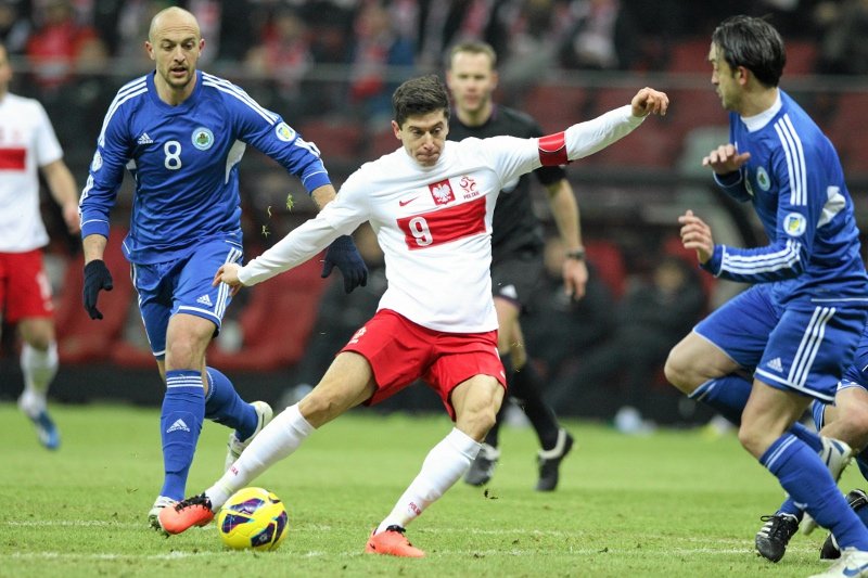 Polska - San Marino 5:0. Kabaret na Narodowym. Lewandowski wygwizdany, Polska z pucharem