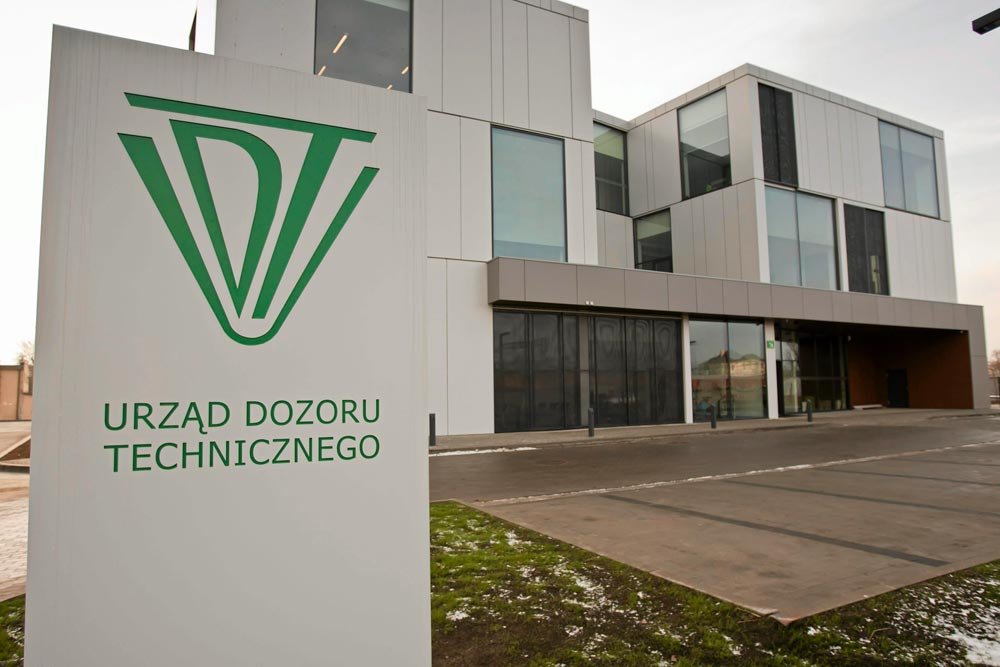 Urząd Dozoru Technicznego ma pieniądze. Widać po jego budynkach. To centrala w Bydgoszczy