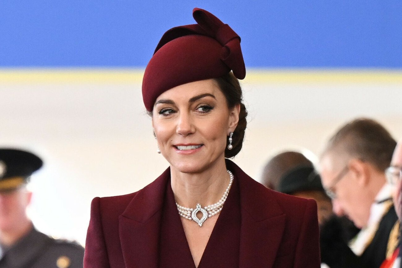 Nowe wystąpienie księżnej Kate. Kate wraca do obowiązków po leczeniu raka. Przywitała emira Kataru.