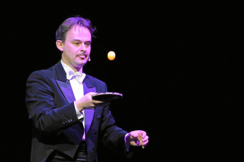 Filip Jaślar w programie "Urywki z rozrywki" emitowanym na antenie "Trójki" symbolicznie pożegnał dziennikarzy zwolnionych z mediów publicznych.