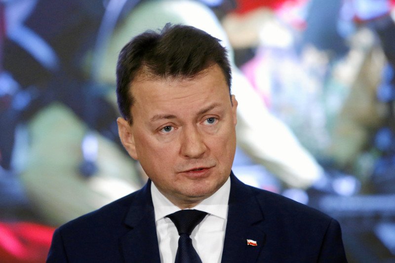 Na policyjnym forum internetowym, funkcjonariusze "dziękują" odchodzącemu ministrowi Błaszczakowi.