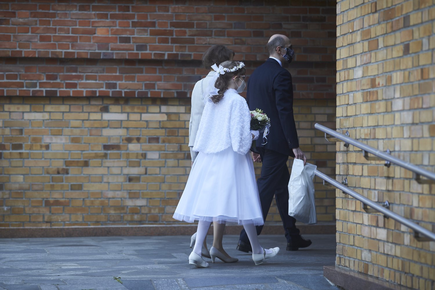 19 osób w miejscowości Konin (pow. małopolski) zostało zarażonych przez księdza.